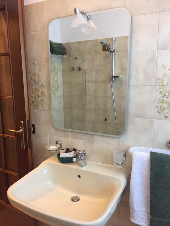 Oliveto Lario Mary Rose Apartments מראה חיצוני תמונה